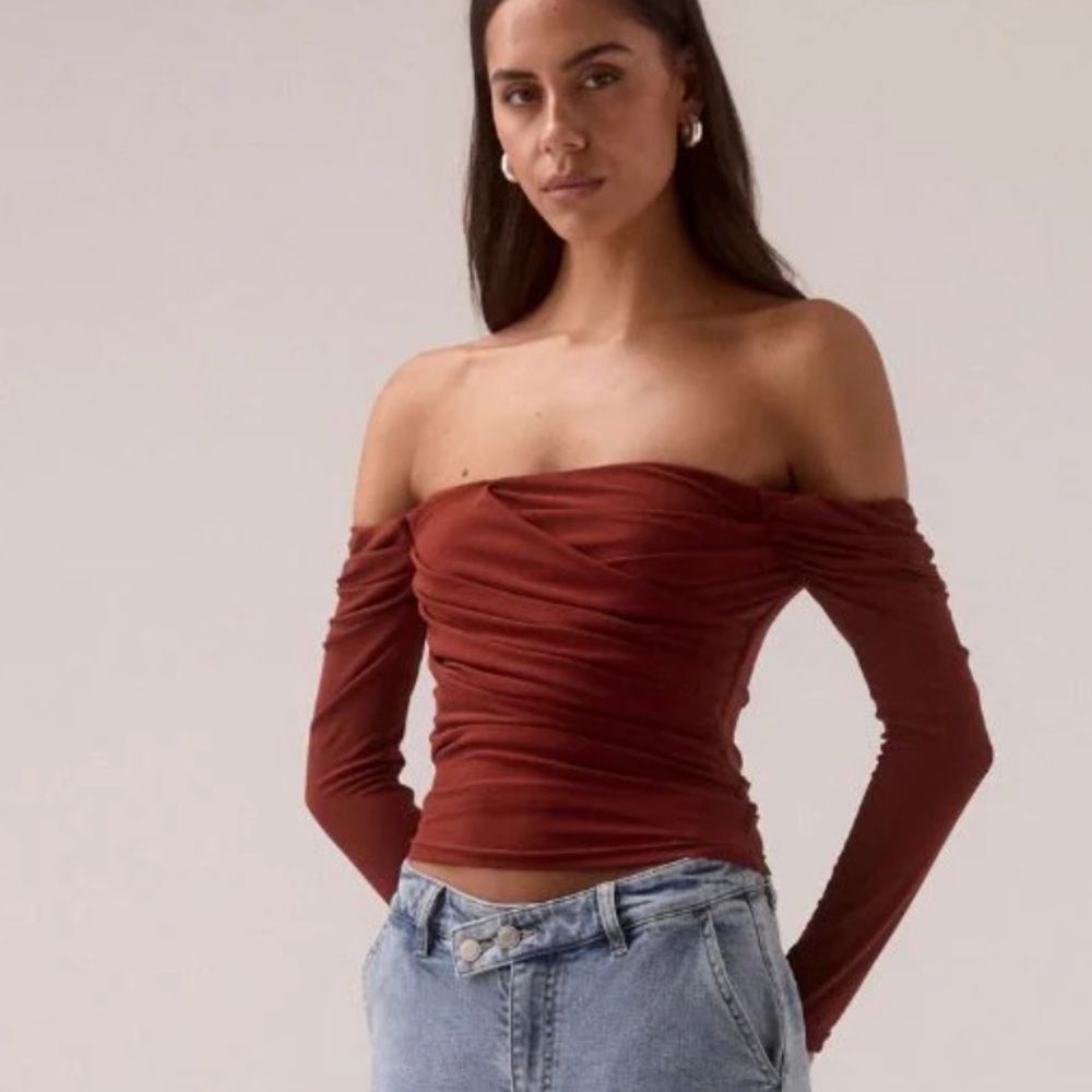 Sovere MYRIAD OFF SHOULDER TOP - CINNAMON size small new with tags
